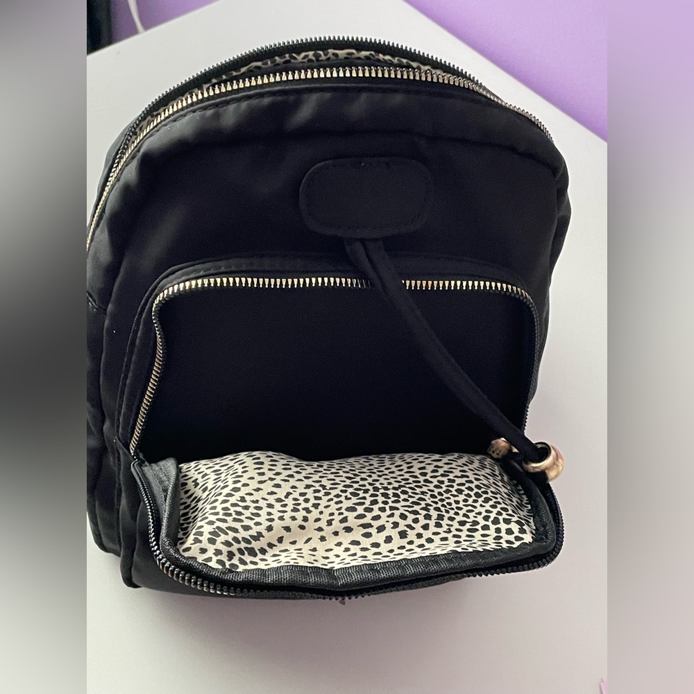 Medium size backpack with cheetah print lining - Picture 4 of 9